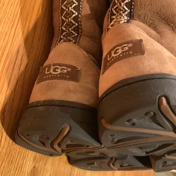 Uggs Women Chestnut Size 9….can be worn up or folder over - Picture 4 of 6